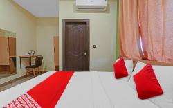 OYO Flagship Hotel DDS Lawn