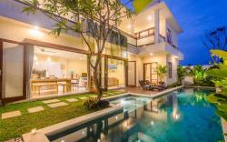 Large 6 Bedrooms Villa  Legian/Seminyak sleeps 14