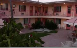Carlton House Motel and Suites