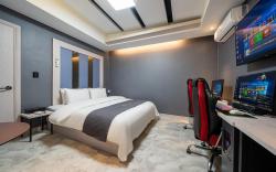 The Nox Hotel