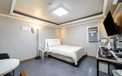 Dapsimni Hotel Grim