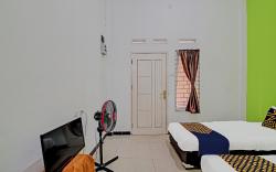 SPOT ON 92255 Lucky Guesthouse