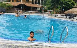 Hotel Riverside With Swimming Pool 