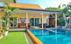 Spacious 4 BR Villa, Jacuzzi, Pet Friendly Pattaya