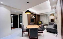 Apartment Ayala Big High Ceiling