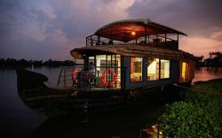 Premium Houseboat