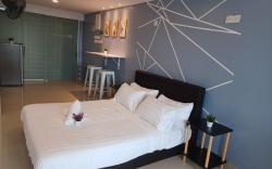Modern & Comfy Studio with Balcony 