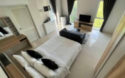 T Monument @ Victory Monument