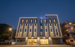 Via Kapashera Residency