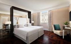 Sina Bernini Bristol, Autograph Collection