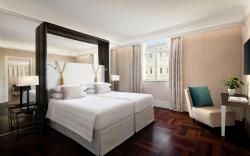 Sina Bernini Bristol, Autograph Collection