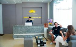 Golden Lotus Vang Vieng