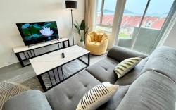 Seaview Cube lll w/Sky Pool