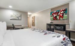 Red Roof Inn Suffolk