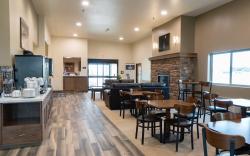 Cobblestone Inn and Suites Sheldon