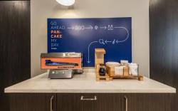 HOLIDAY INN EXPRESS AND SUITES TORONTO AIRPORT SOUTH By IHG