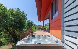 StayVista's Amoda Villa - Near Venna Lake, Amidst Farmland with Jacuzzi and Indoor Activities