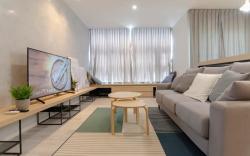 A Comfy & Bright 2BR Suasana Suite 6, FREE Parking