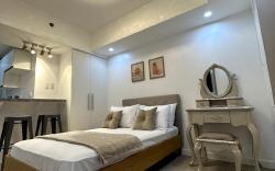 Adjacent studio (023)