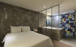 Hotel H2