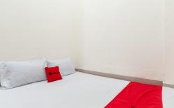 RedDoorz near UISU teladan Medan