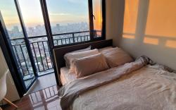 Panoramic View w/ Balcony Near Airport & Sky Way 2