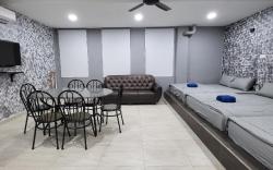 Fella Studio Bandar Baru Uda Three Queen Beds 9