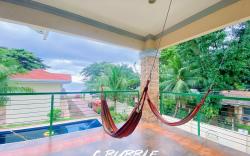 C BUBBLE DIVING RESORT FAMILY ROOM