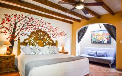HOTEL ANA CATALINA & SUITES