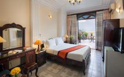 Lucky Central Hotel & Travel