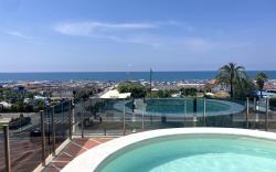 Sea view flat with swimming pool