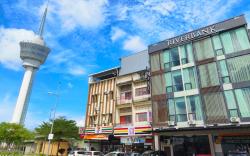 Riverbank Hotel by MRVJ BUSINESS