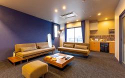 UU HOME Mountain View Room 302