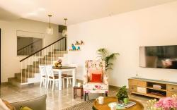 Hibiscus Oasis by Da Alohas