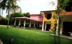 Riverside Cabanas Hotel