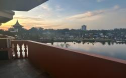 Riverbank suites waterfront 408