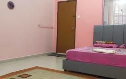 Arissa Homestay Taman Saujana Kluang. 