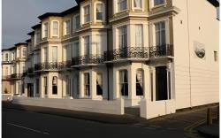 OYO The Waverley Hotel