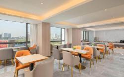 Kyriad Marvelous Hotel Guigang Wuyue Plaza High-speed Railway Station