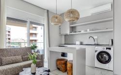 Sanders Old Port - Humble 1-Bdr Apt w Balcony