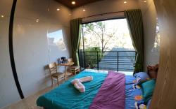 Queen room 1