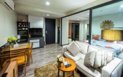 The DECK 闹中取静 巴东繁华黄金地段,无边双游泳池&健身房,温馨一室一厅带厨卫 24小时保安