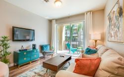 Gorgeous Vista Cay Condo, next to Resort Clubhouse