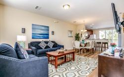 Spacious Vista Cay Townhome *Newly Furnished!*