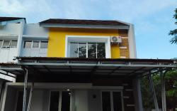 Rumah Sudut Ekslusif Royal Spring