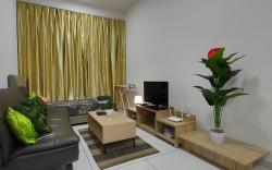 JB Kempas Luxury Condo w Free Parking Wi-fi TV Box