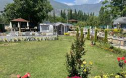 Upani Cottages