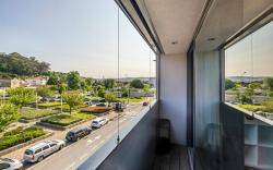 Nomad's Lux - 2BDR & Parking Flores Square Porto