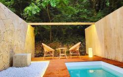 Sokcho Floating Whale Seorak Dojeok Waterfall Stay