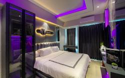 Monochrome La Casa IV at Anderson